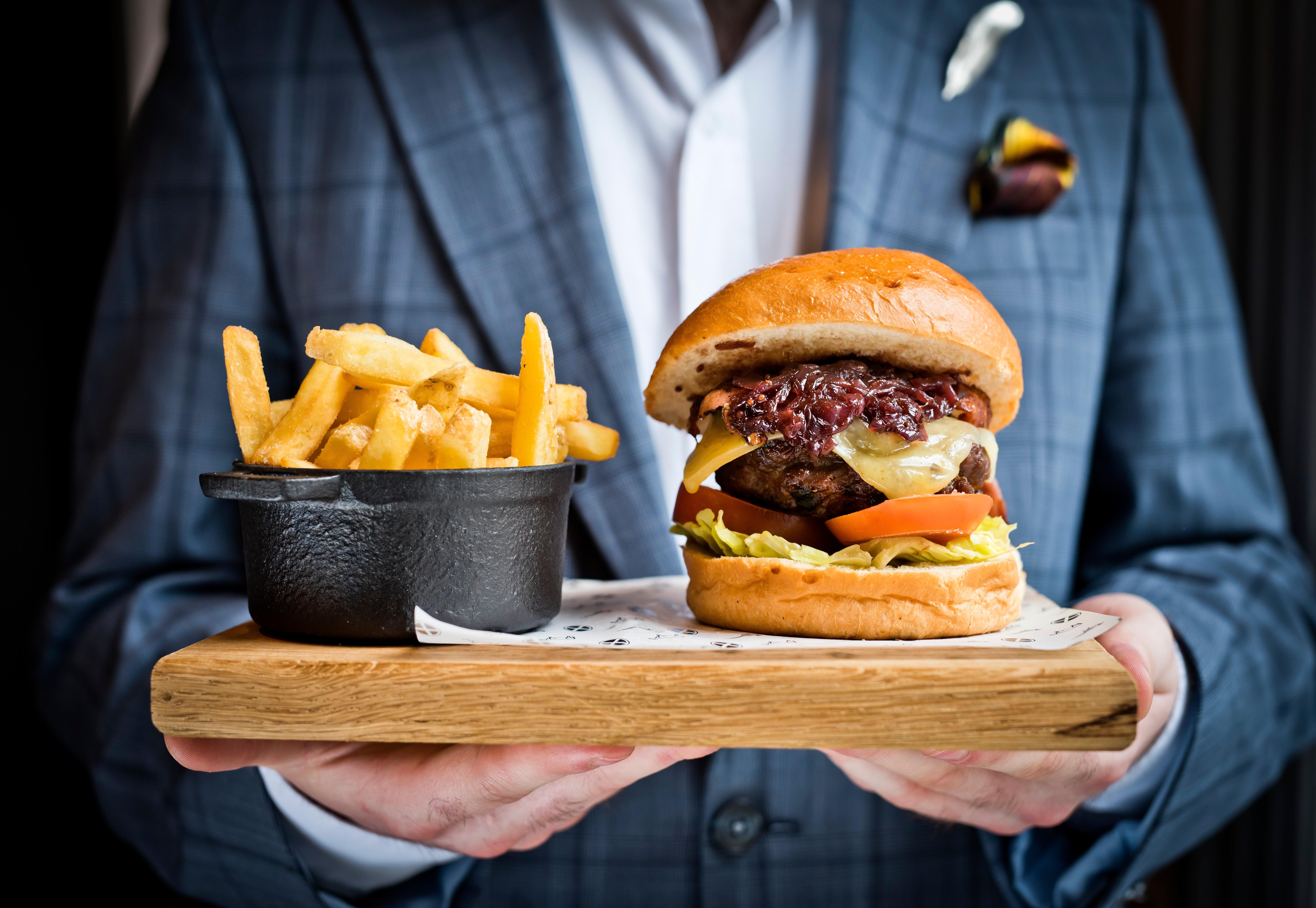 Kimpton Blythswood Square Hotel & Spa By Ihg Glasgow Ngoại thất bức ảnh A burger and chips