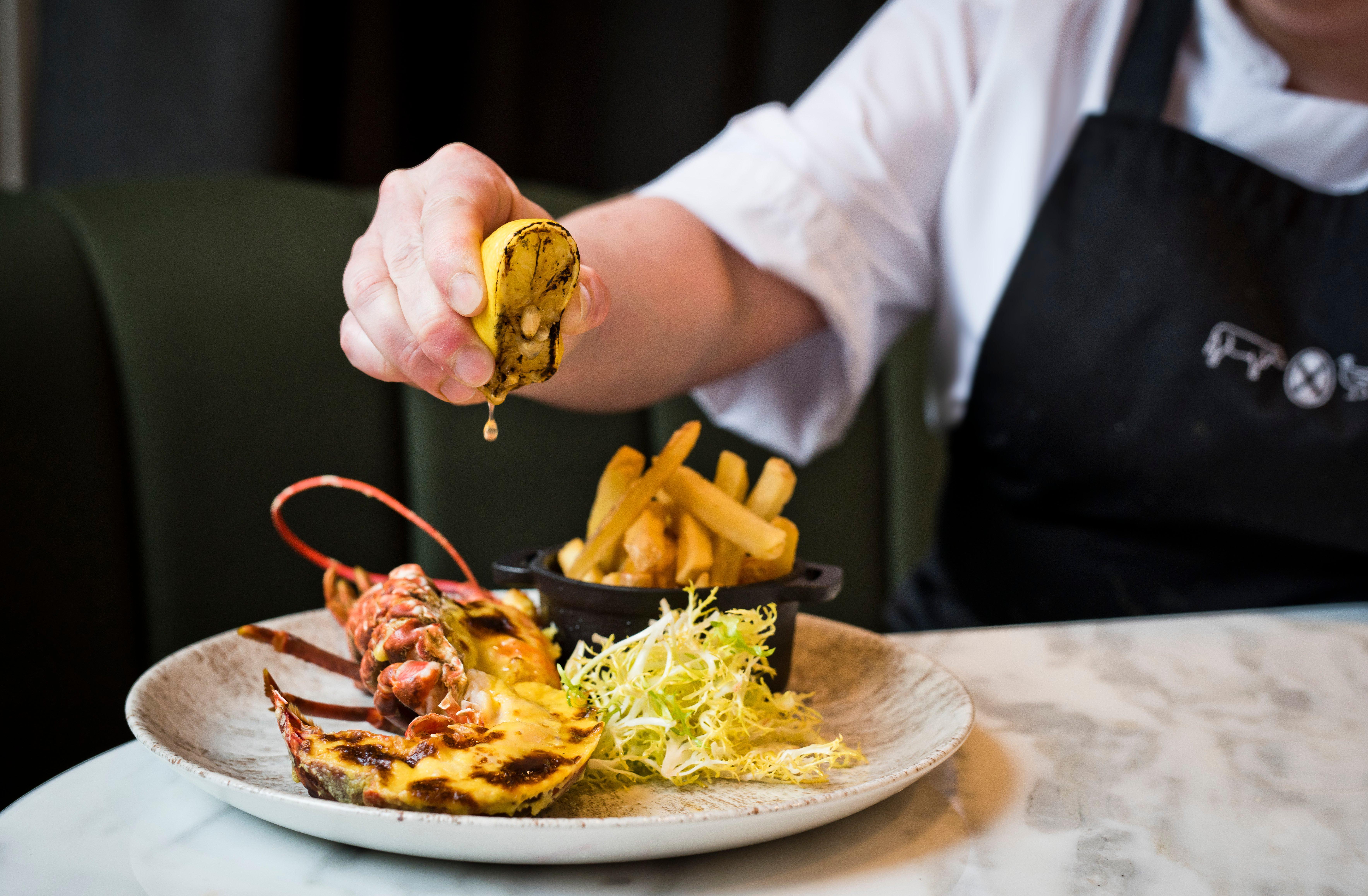 Kimpton Blythswood Square Hotel & Spa By Ihg Glasgow Ngoại thất bức ảnh A chef finishing a dish