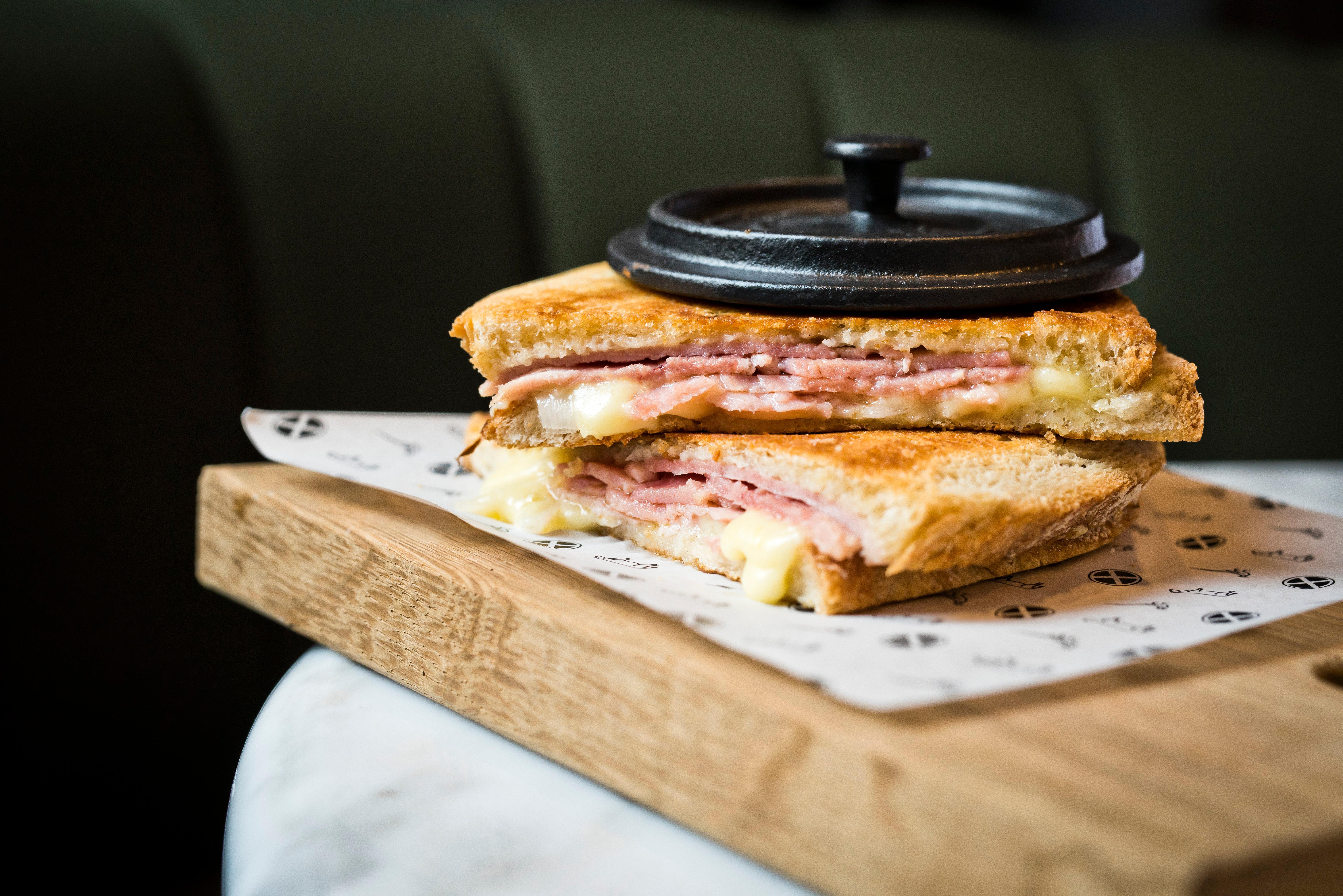 Kimpton Blythswood Square Hotel & Spa By Ihg Glasgow Ngoại thất bức ảnh A ham and cheese sandwich