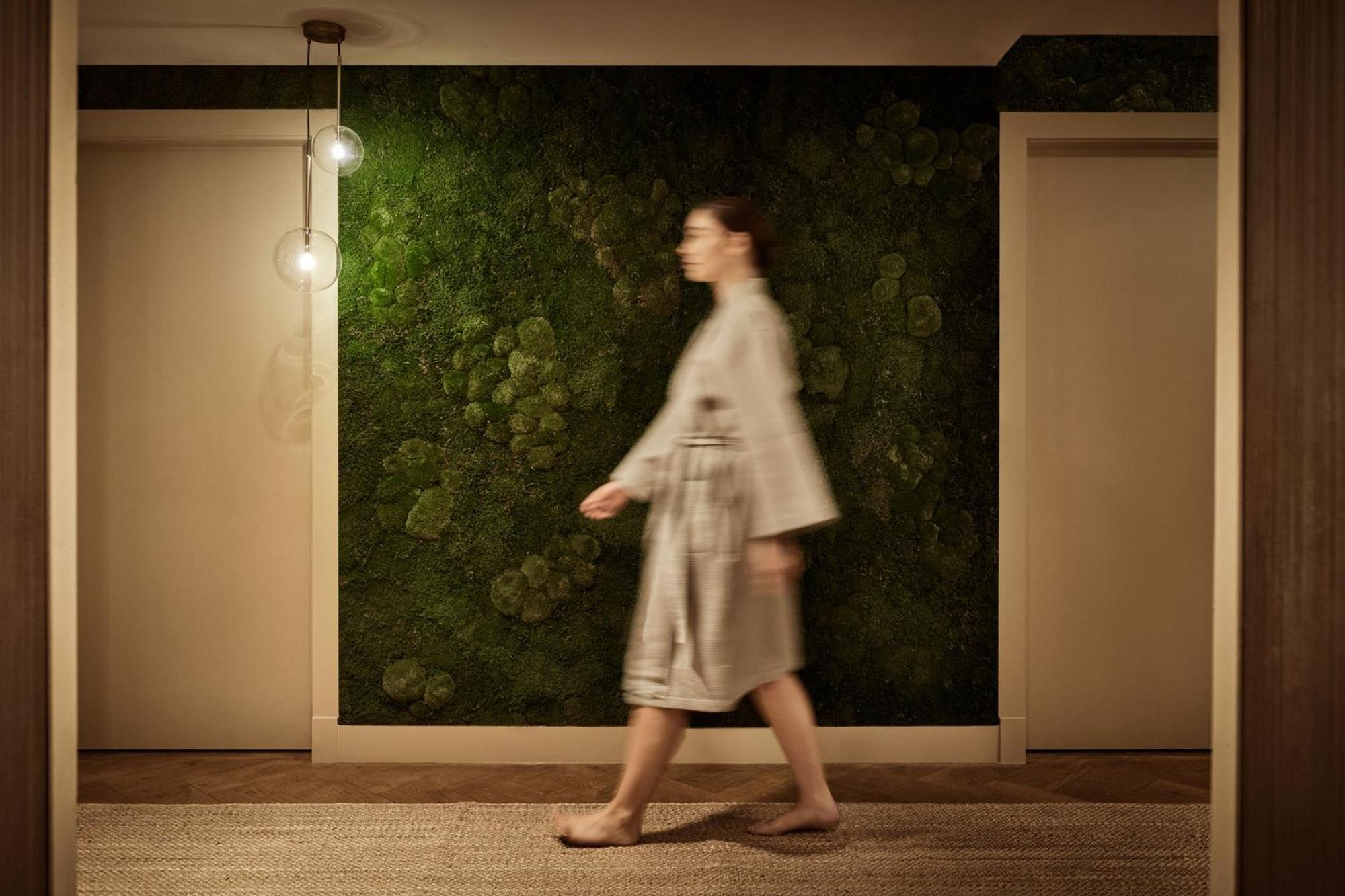 Kimpton Blythswood Square Hotel & Spa By Ihg Glasgow Ngoại thất bức ảnh A living wall in a spa
