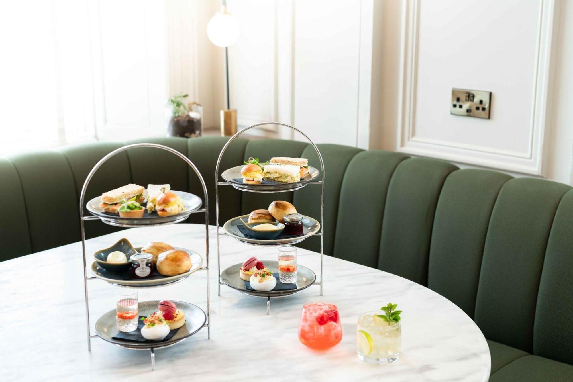 Kimpton Blythswood Square Hotel & Spa By Ihg Glasgow Ngoại thất bức ảnh Afternoon tea at the St Pancras Renaissance Hotel, London
