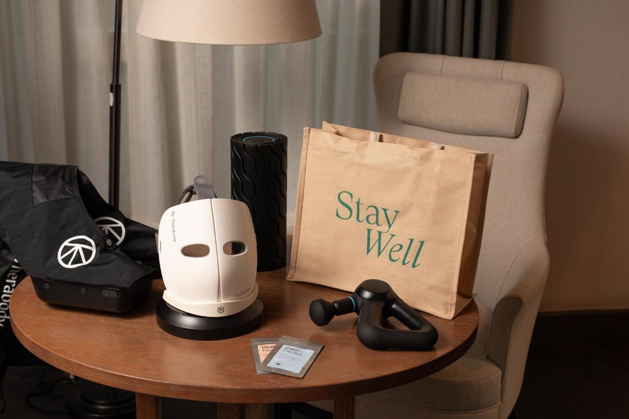 Kimpton Blythswood Square Hotel & Spa By Ihg Glasgow Ngoại thất bức ảnh A Therabody G3Pro massage gun